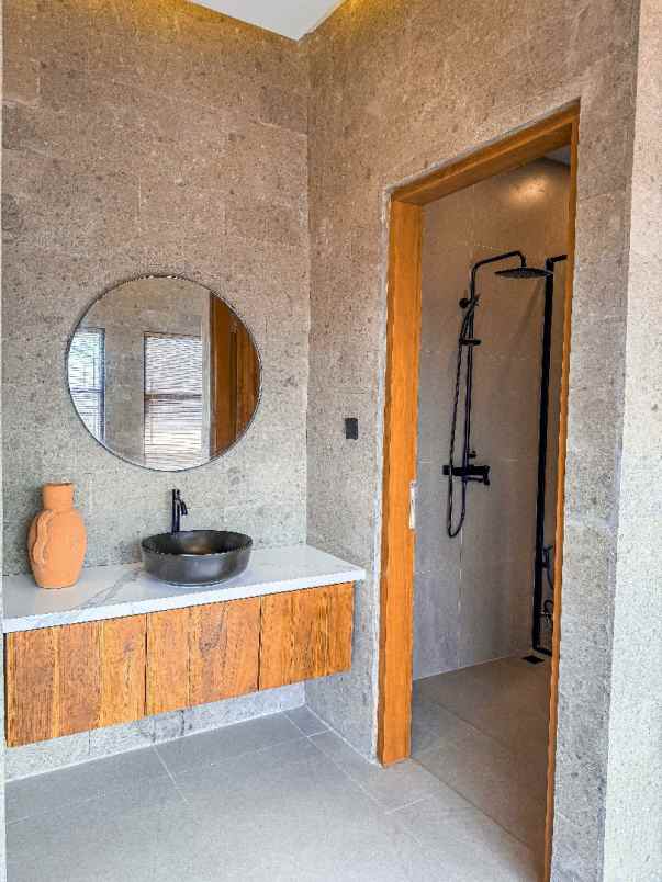 dijual villa jl uma sari dalung kec