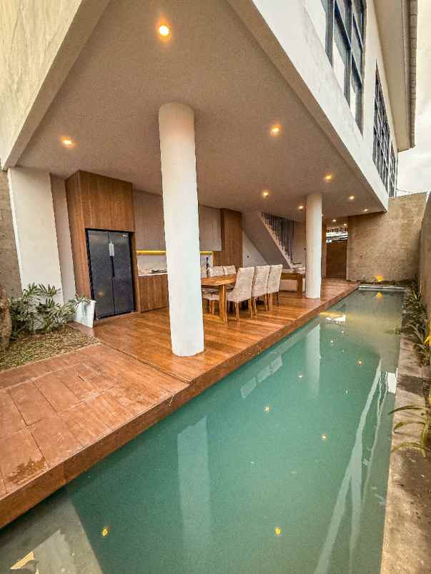 dijual villa jl uma sari dalung kec