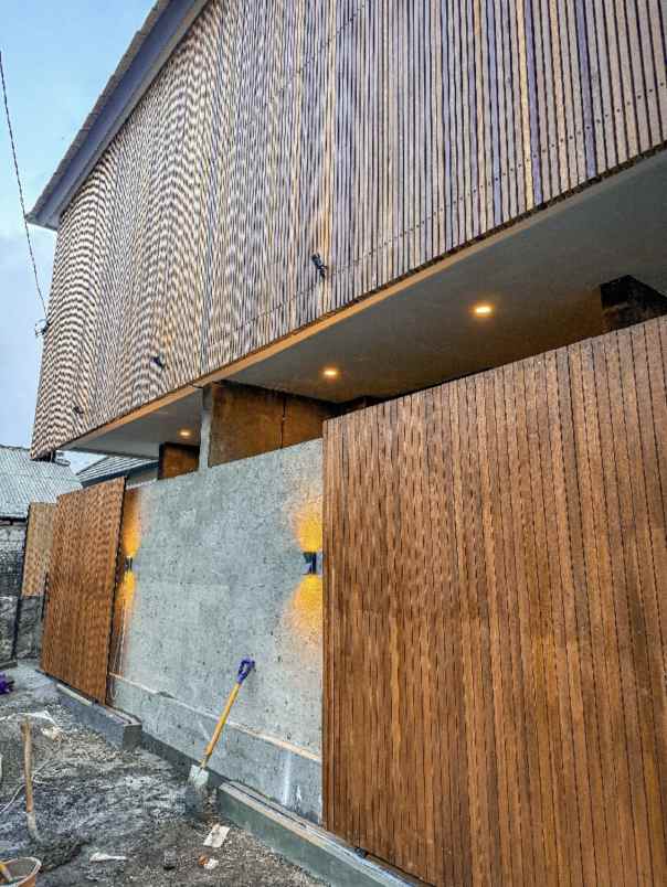 dijual villa jl uma sari dalung kec