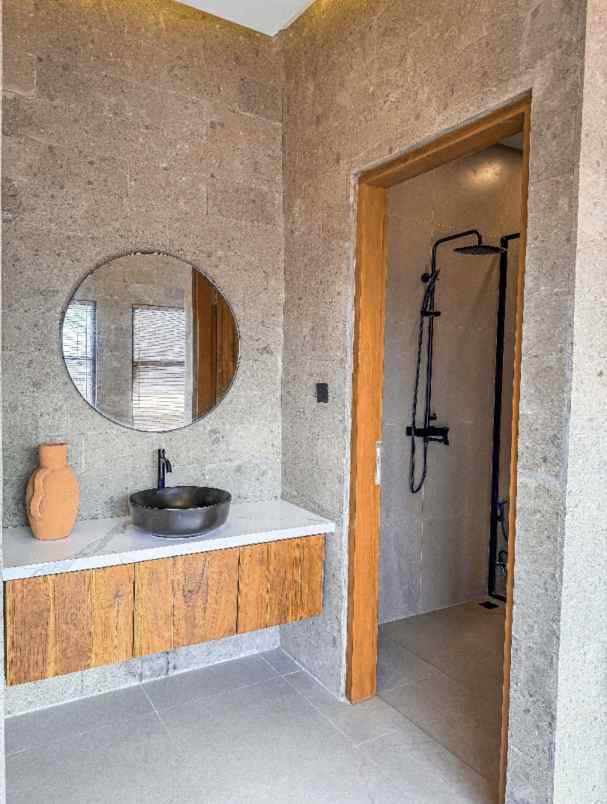 dijual villa jl uma sari dalung kec