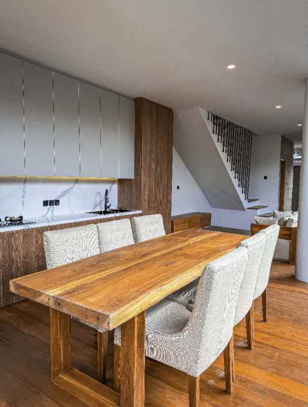 dijual villa jl uma sari dalung kec