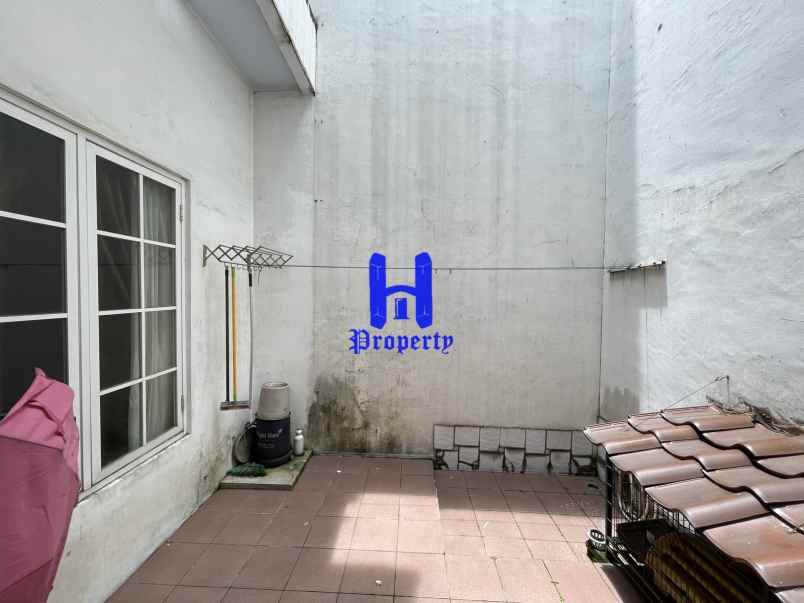 dijual villa komplek citra garden