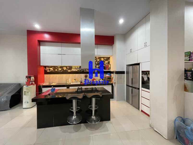 dijual villa komplek citra garden