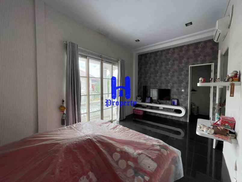 dijual villa komplek citra garden