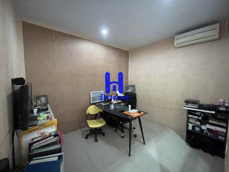 dijual villa komplek citra garden