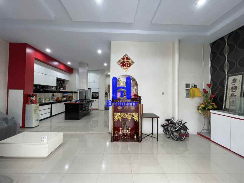 dijual villa komplek citra garden