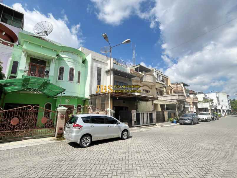 dijual villa komplek hock lie mas jalan