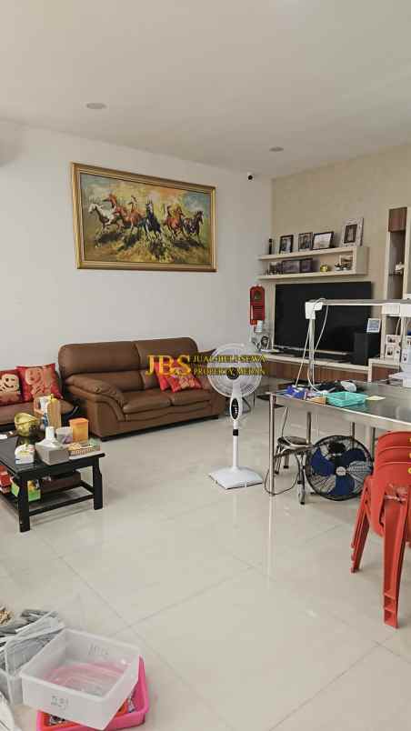 dijual villa komplek mutiara residence