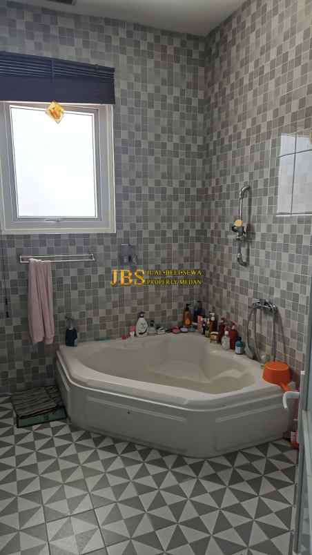 dijual villa komplek mutiara residence