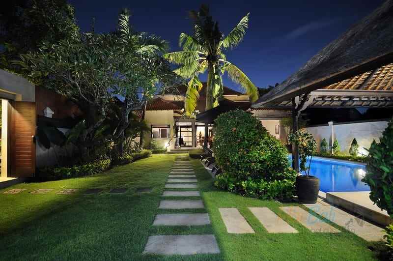 dijual villa seminyak