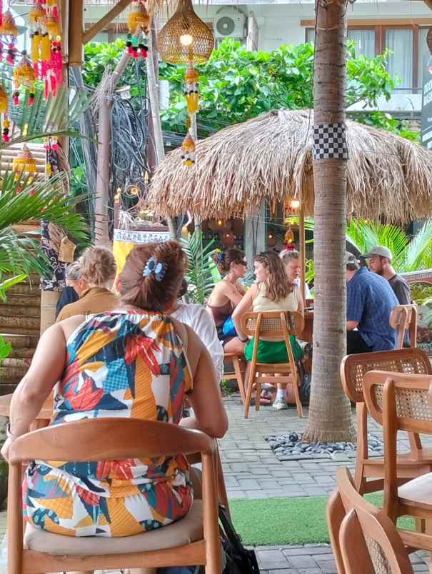 dijual warung cafe business jl nelayan canggu bali