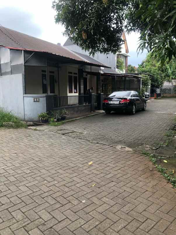 dikontrakan rumah 3 kamar tidur i kamar utama