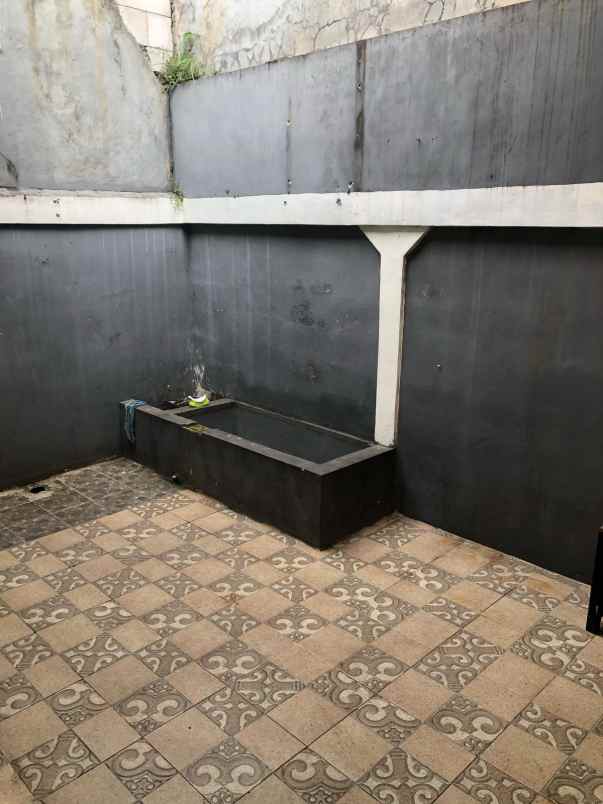 dikontrakan rumah 3 kamar tidur i kamar utama