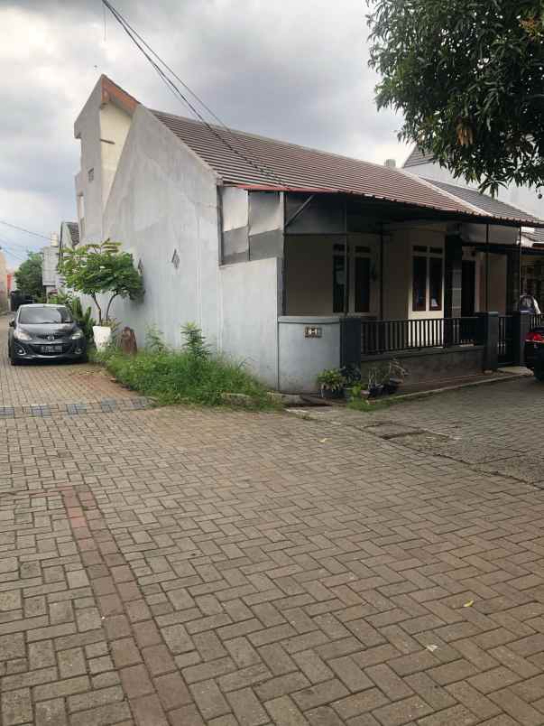 dikontrakan rumah 3 kamar tidur i kamar utama