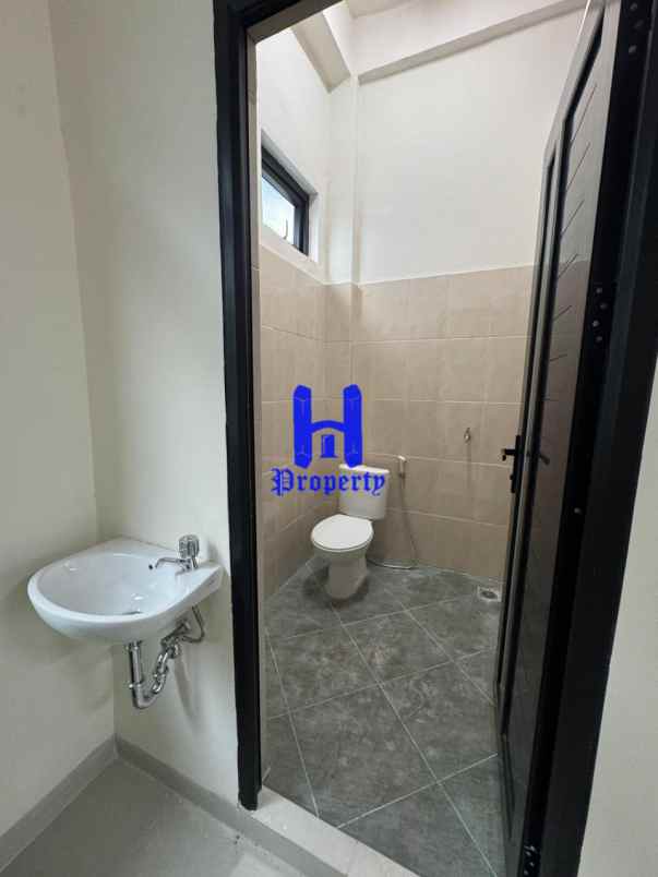 disewakan ruko gudang kantor komplek cbd polonia blok aa