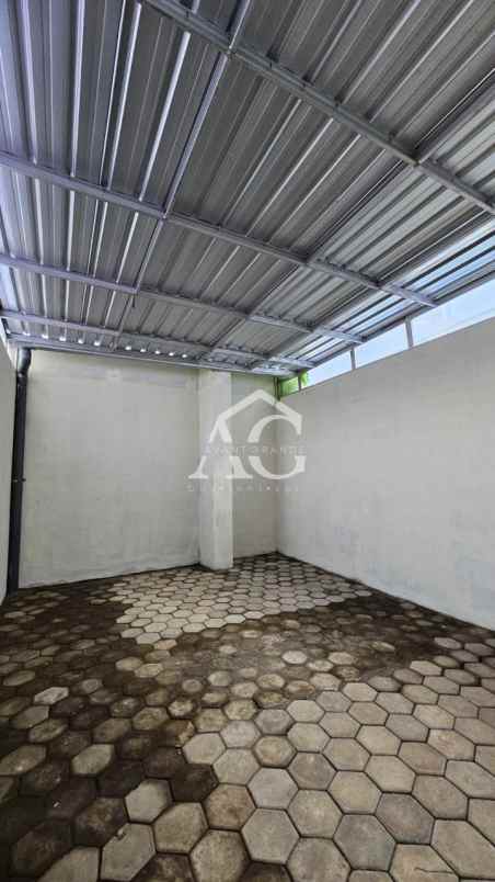 disewakan ruko strategis 3 lantai di kebalen malang