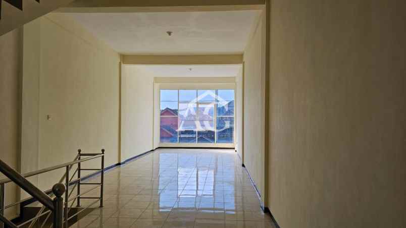 disewakan ruko strategis 3 lantai di kebalen malang