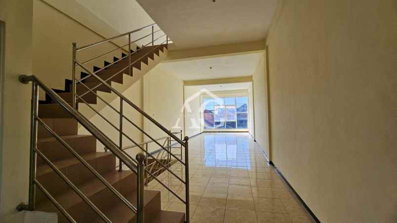 disewakan ruko strategis 3 lantai di kebalen malang