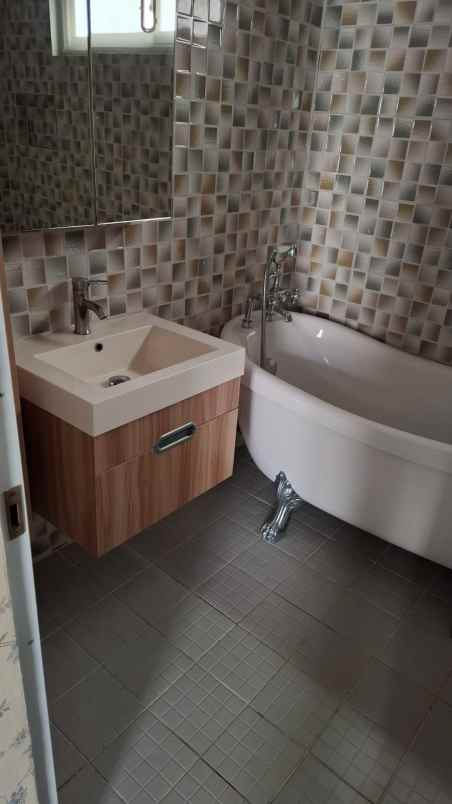 disewakan rumah cluster alamanda jakarta