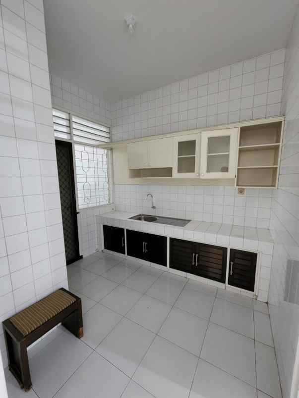 disewakan rumah darmo harapan