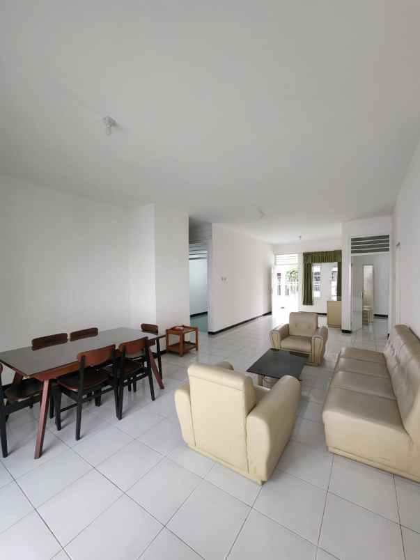 disewakan rumah darmo harapan