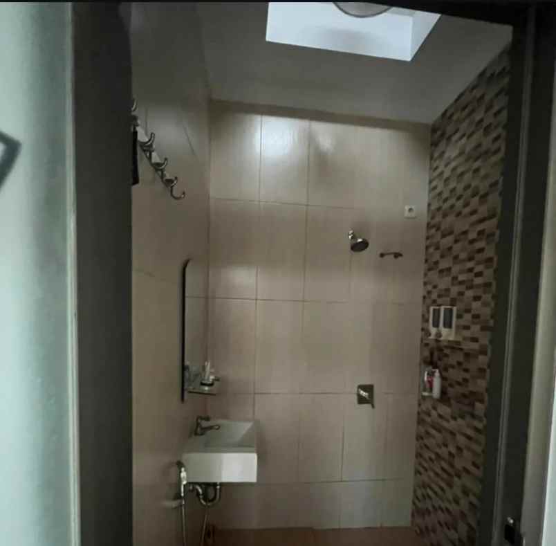 disewakan rumah di darmo permai utara full furnished