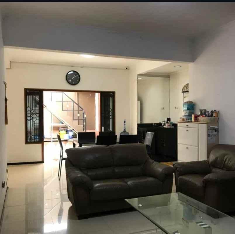 disewakan rumah di darmo permai utara full furnished