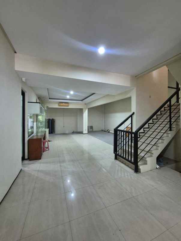 disewakan rumah di jalan utama serenity nginden