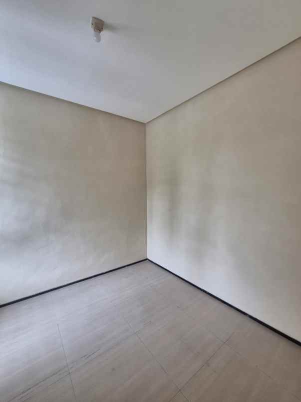 disewakan rumah di jalan utama serenity nginden