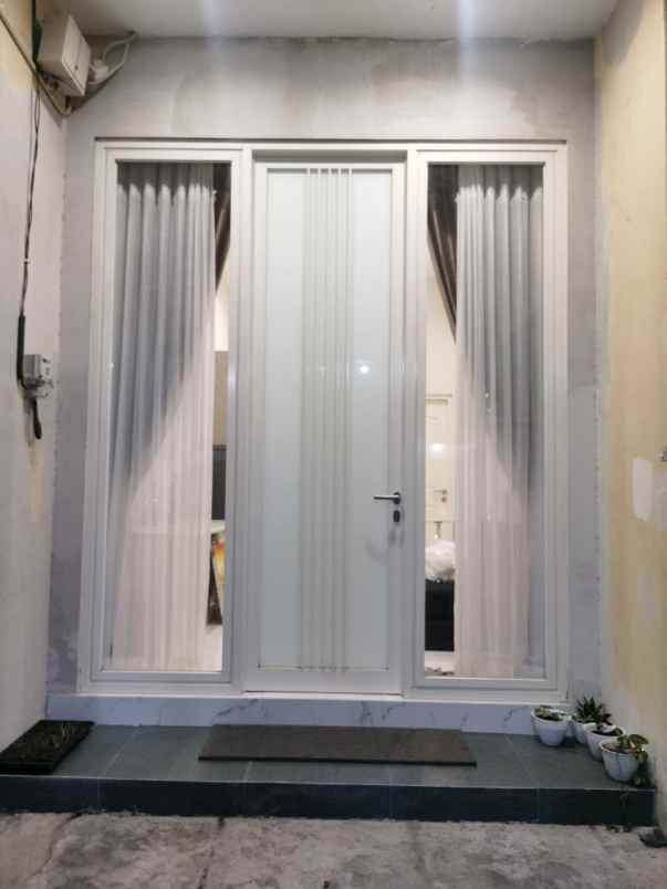 disewakan rumah furnish elegan kawasan manyar jaya