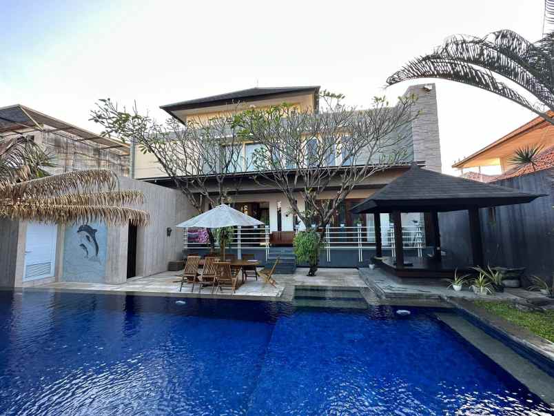 Rumah Bagus Berkonsep Villa Di Taman Wedasari Gatsu Barat