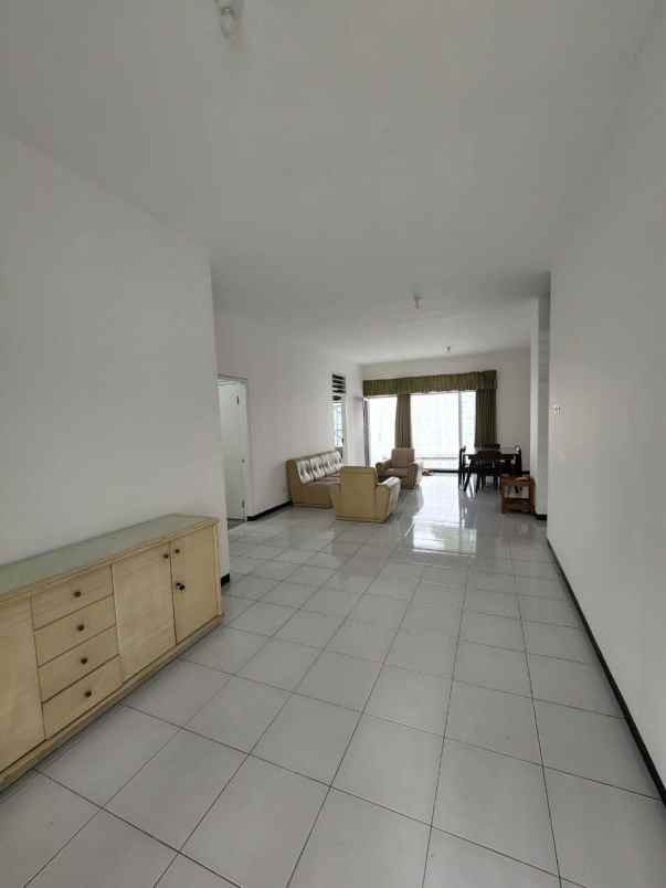 disewakan rumah kosongan di darmo harapan