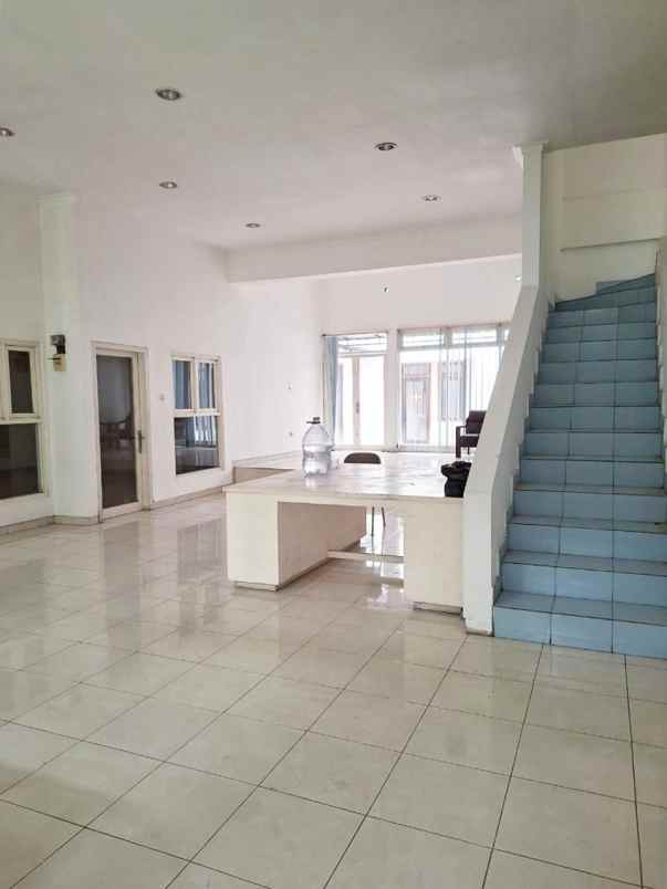 disewakan rumah manyar