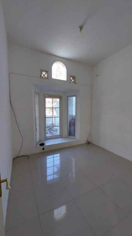 disewakan rumah pantai mentari