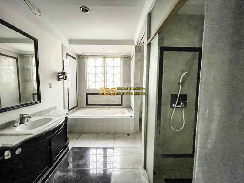 disewakan villa komplek taman malibu indah