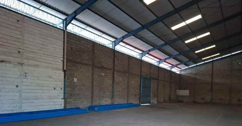 gudang manukan lantai cor loss tanpa sekat