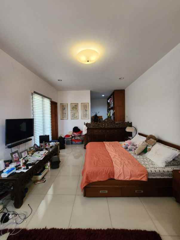 hunian tenang di veteran bintaro lt 215 shm pribadi