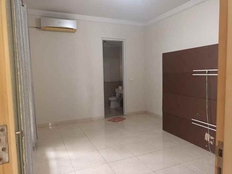 jual rumah 2 lantai terawat siap huni di alam sutera