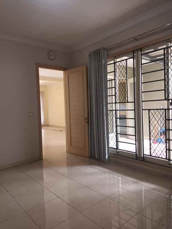 jual rumah 2 lantai terawat siap huni di alam sutera