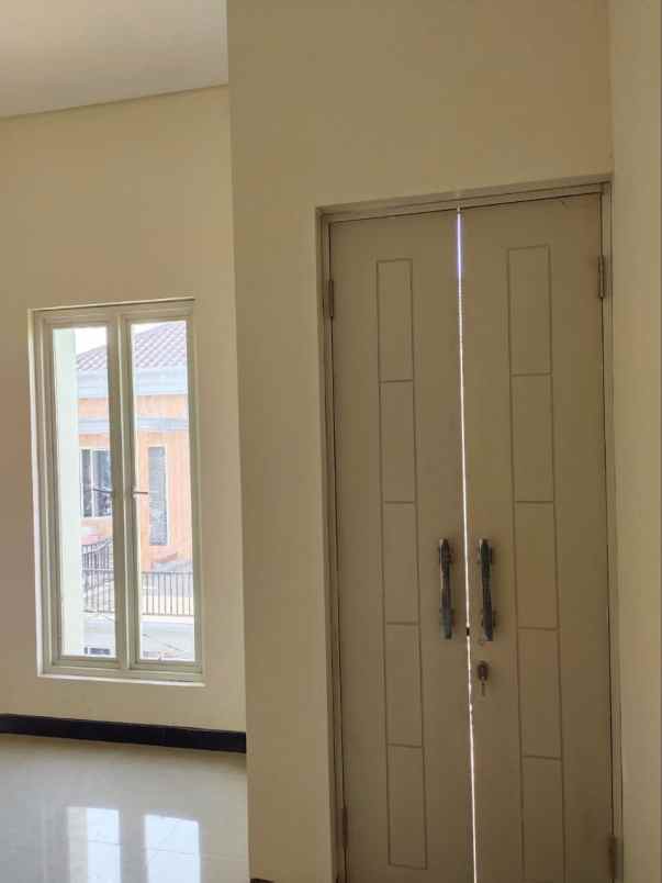 jual rumah baru gres 2 lantai daerah gunung anyar