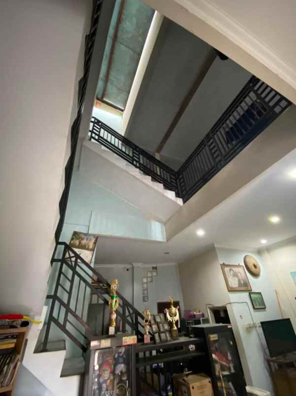 jual rumah di pasar rebo daerah strategis