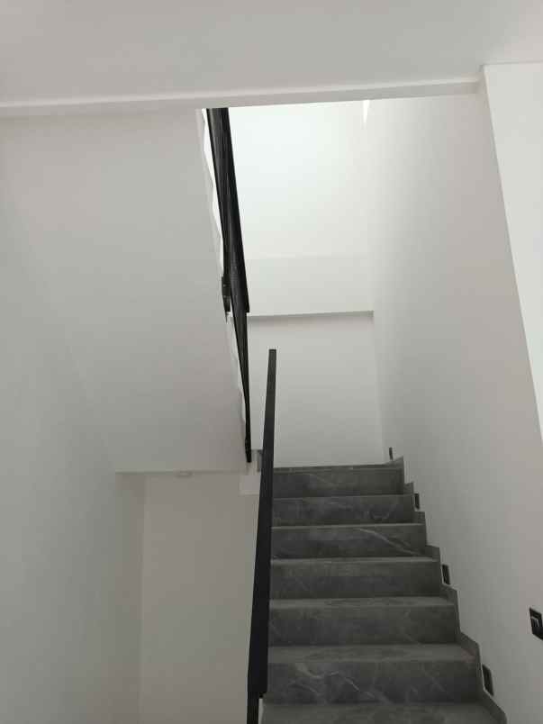 jual rumah selesai renov kalideres