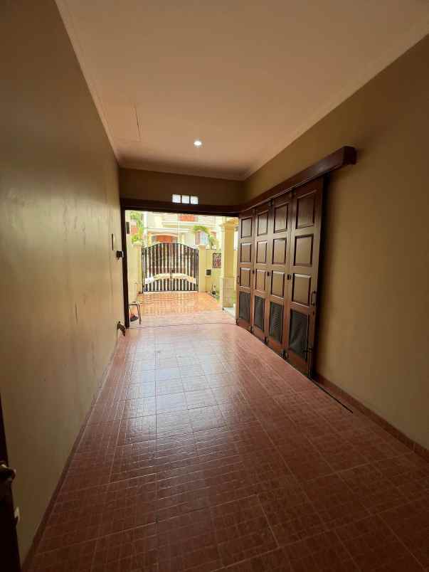 jual rumah taman surya jak bar