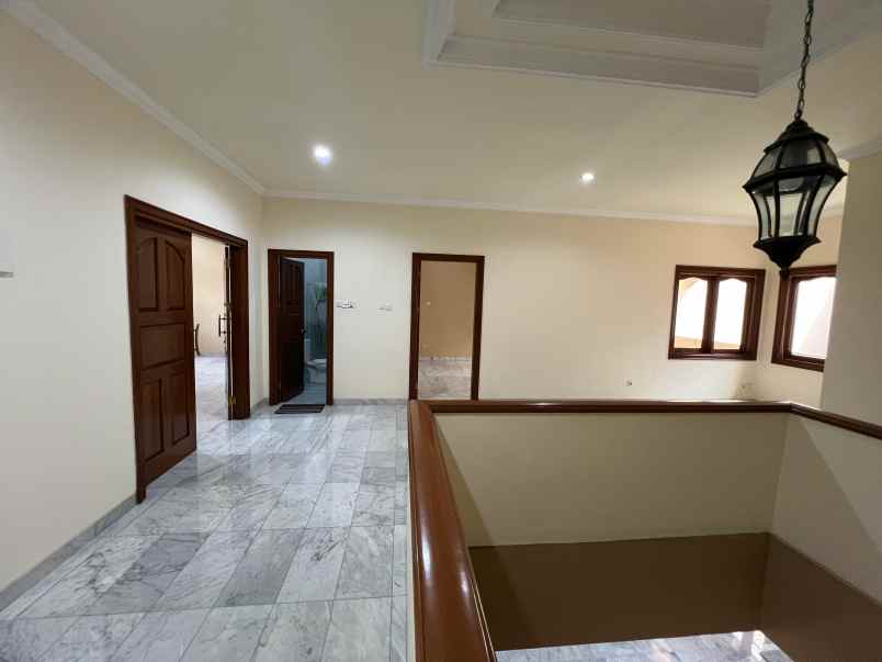 jual rumah taman surya jak bar