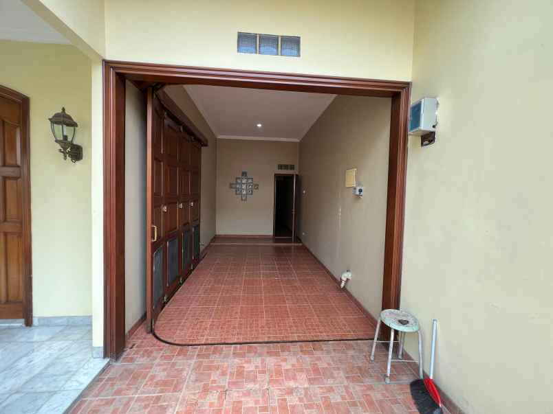 jual rumah taman surya jak bar