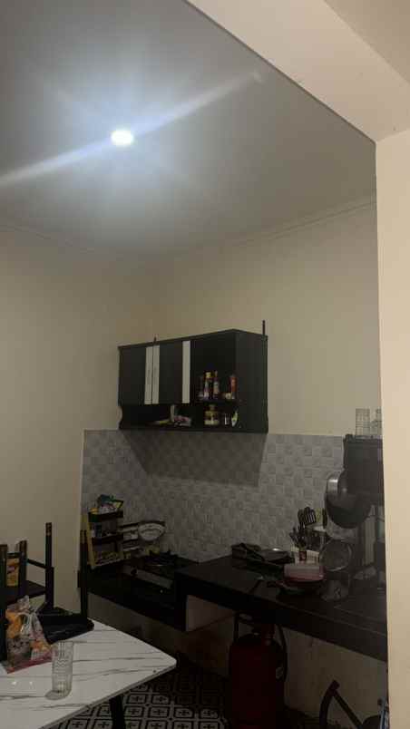 over kredit 100jt rumah 2 lantai dekat gdc depok