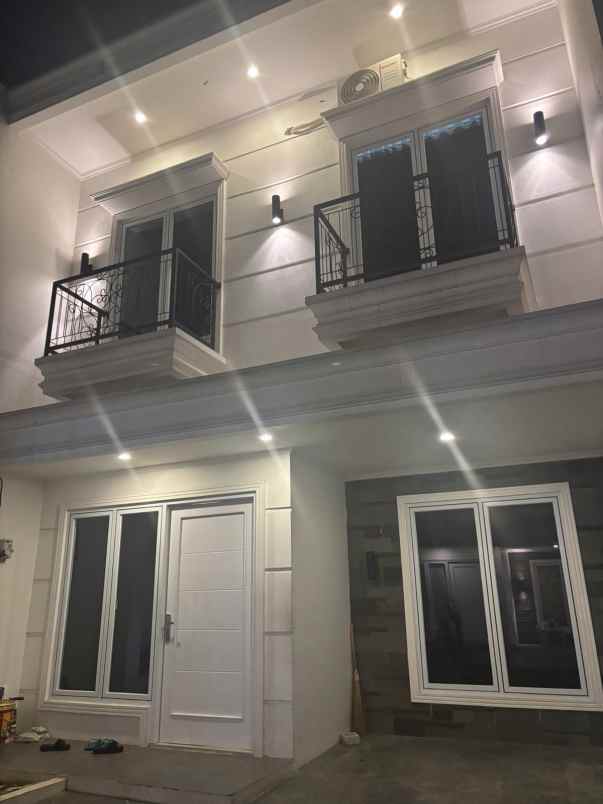 over kredit 100jt rumah 2 lantai dekat gdc depok