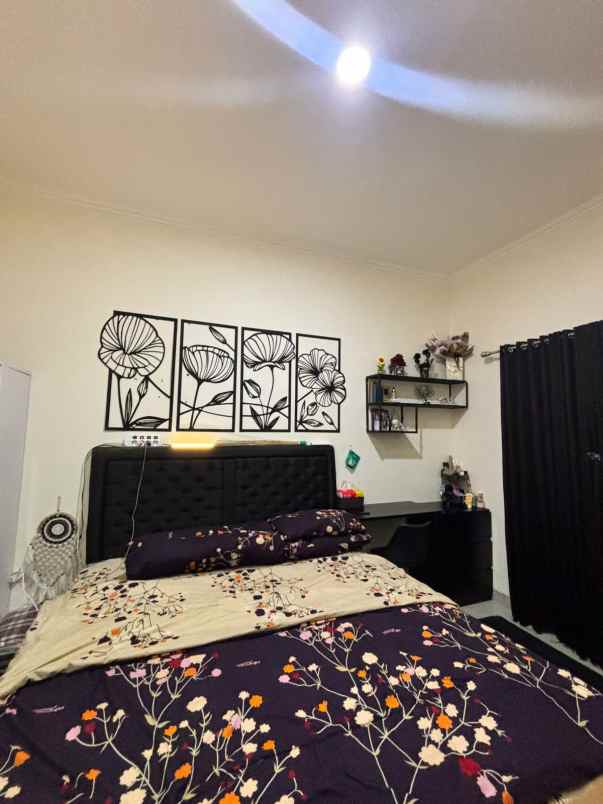 over kredit 100jt rumah 2 lantai dekat gdc depok