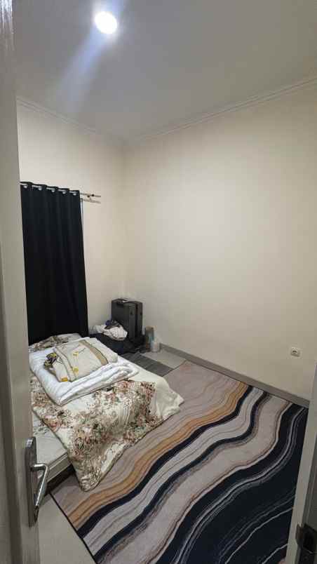 over kredit 100jt rumah 2 lantai dekat gdc depok