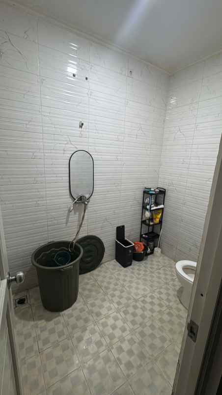 over kredit 100jt rumah 2 lantai dekat gdc depok